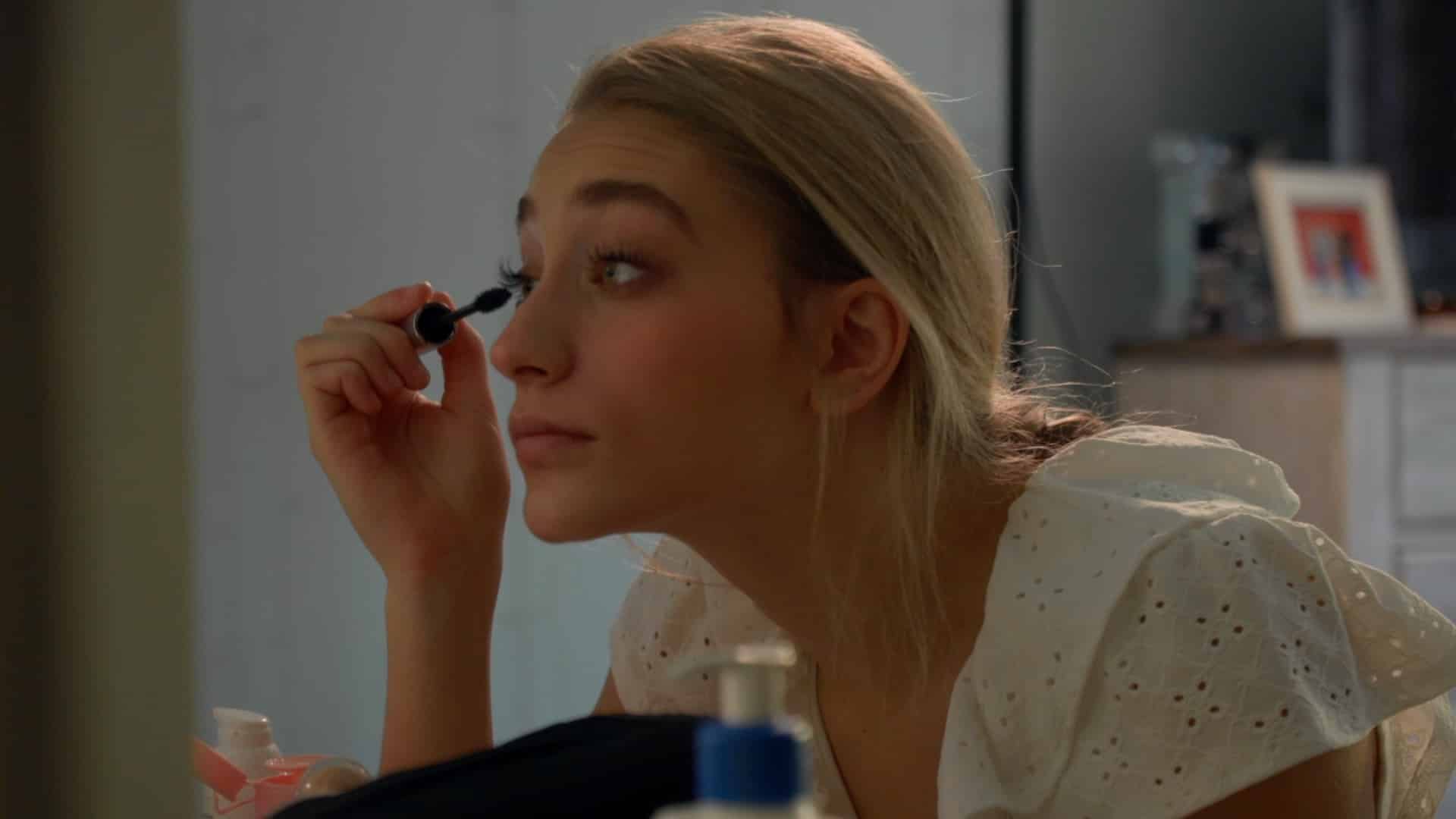 girl applying mascara